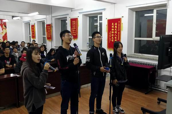 必赢bwin线路检测中心社团联合会举办“喜迎国庆,唱响未来”主题文艺晚会12.jpg 必赢bwin线路检测中心社团联合会举办“喜迎国庆,唱响未来”主题文艺晚会12.jpg